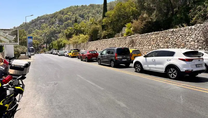 Fethiye-Ölüdeniz Yolunda Üç Kilometrelik Kuyruk: Yaz Tatilinin Zirve Noktası